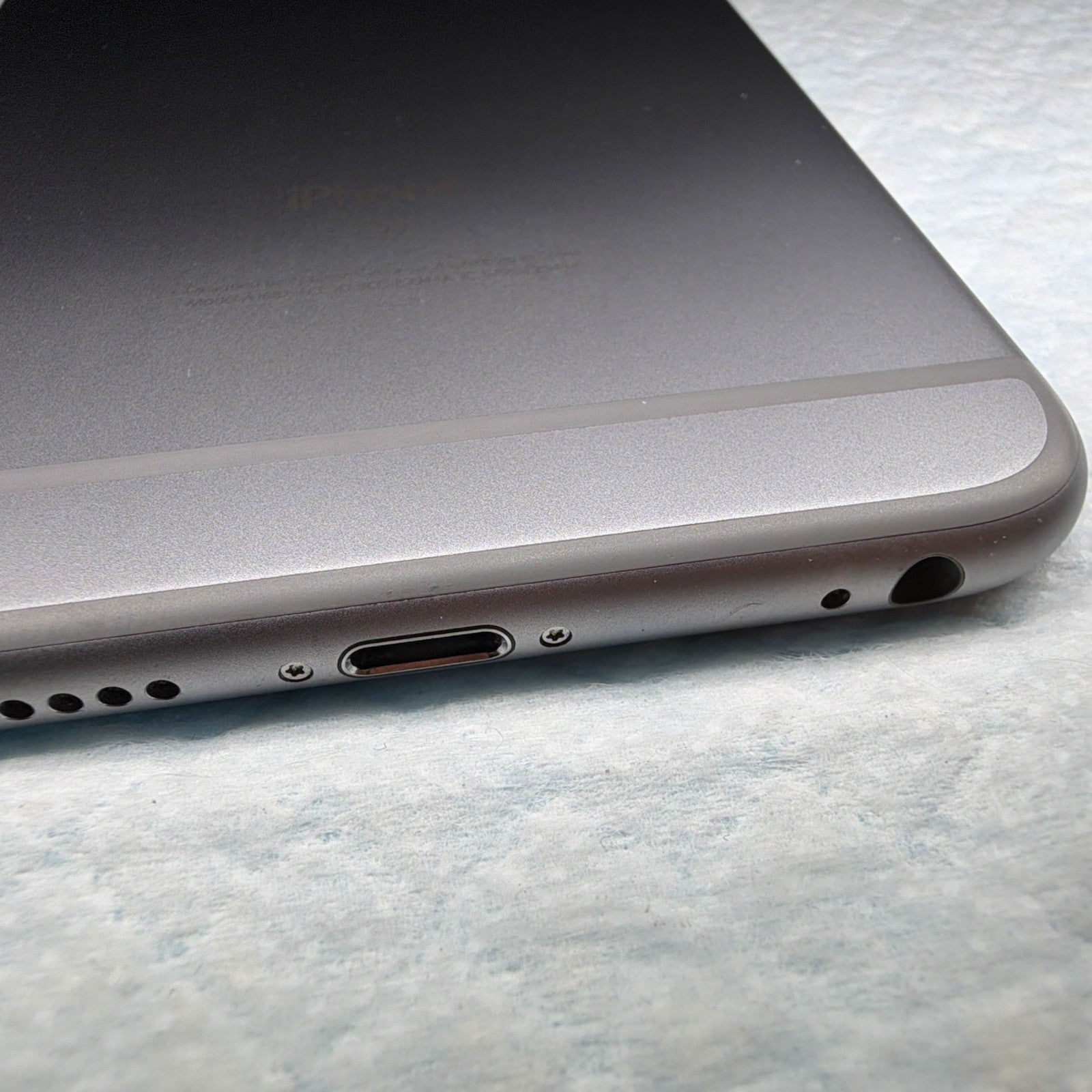 Apple A1687 iPhone 6s Plus 32GB Space Gray For Parts Repair AS-IS