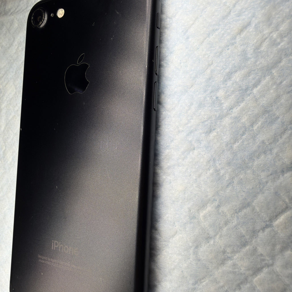 Apple A1660 iPhone 7 Black 32GB Unlocked MNAY2LL/A Battery Health 88%
