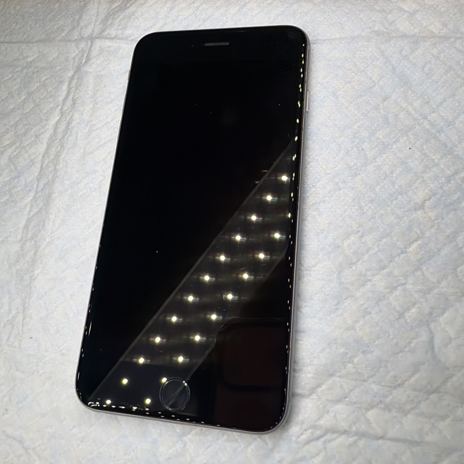 Apple A1687 iPhone 6s Plus 32GB Space Gray For Parts Repair AS-IS